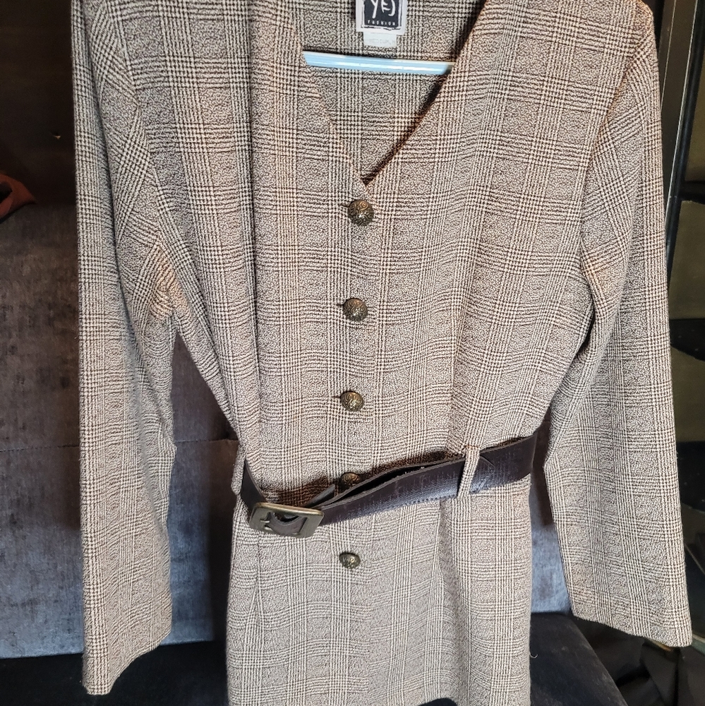 Yes fashion vintage dress or jacket